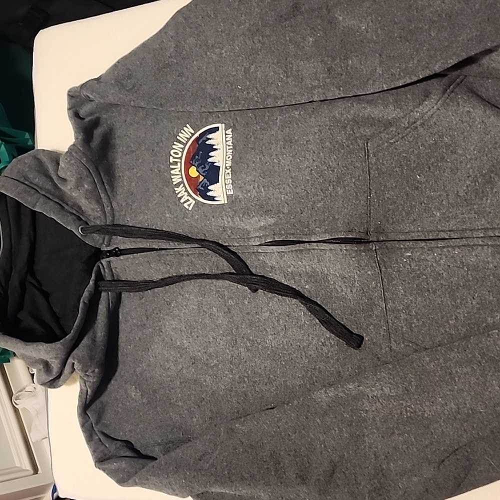 Izaak Walton Inn Sweatshiet